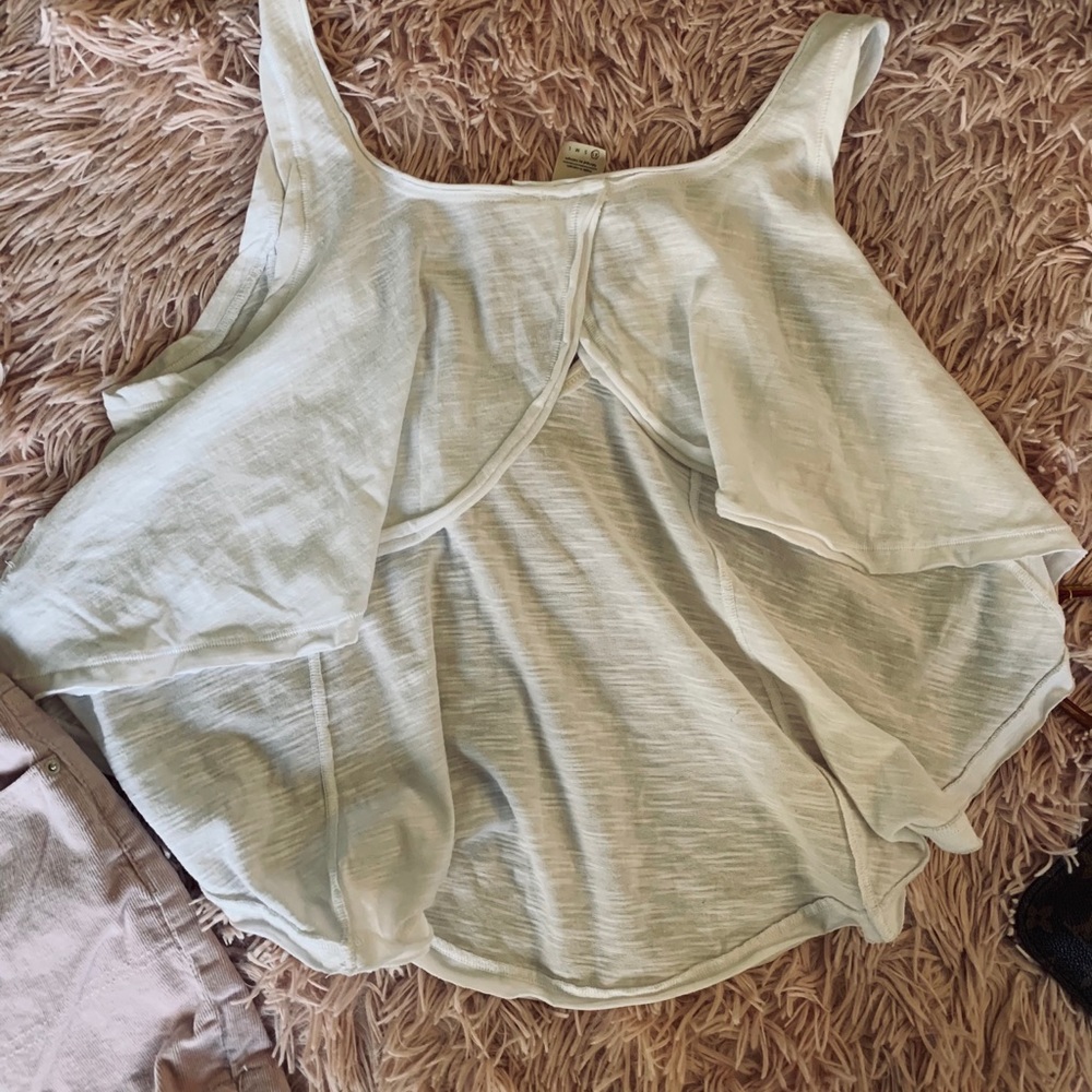 Adorable flowy open back tank top!